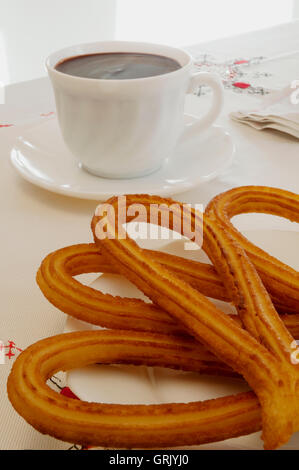 Schokolade mit Churros. Madrid, Spanien. Stockfoto