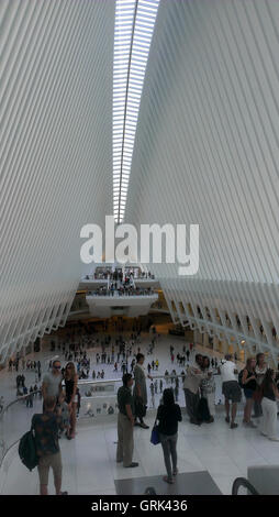 Im Inneren der Transportation Hub Oculus am World Trade Center. Stockfoto
