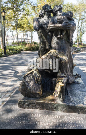 Die Einwanderer Statue, Battery Park, New York City Stockfoto