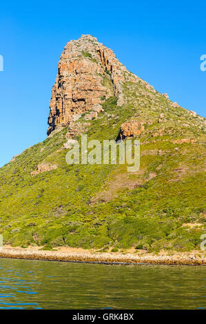 Hout Bay einem Küstenvorort von Cape Town, Südafrika. Dieser Berg ist die Wächter genannt. Stockfoto