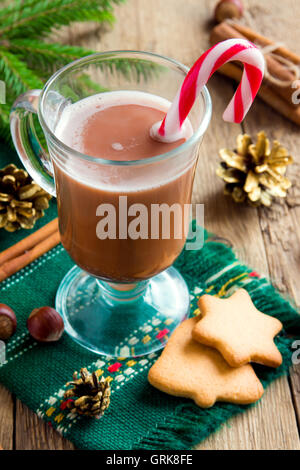 Hausgemachte Pepperment heiße Schokolade zu Weihnachten und Winterurlaub Stockfoto