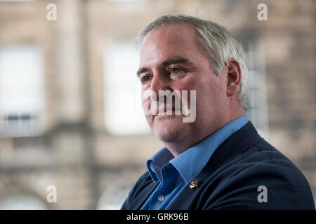 Britischer Illustrator, gelegentliche Autor von Kinderbüchern und politischer Karikaturist Chris Riddell. Stockfoto