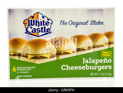 Winneconne, Wisconsin - 12. August 2016: Box of White Castle Jalapeno Cheeseburger auf einem isolierten Hintergrund. Stockfoto