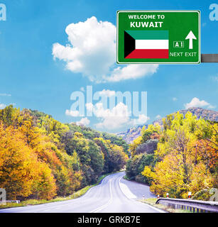 Kuwait-Schild gegen klar blauen Himmel Stockfoto