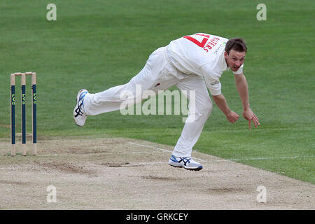 Huw Waters in Aktion für Glamorgan - Glamorgan CCC Vs Essex CCC - LV County Championship Division zwei Cricket am SWALEC Stadion, Sophia Gärten, Cardiff, Wales - 05.04.12 bowling. Stockfoto