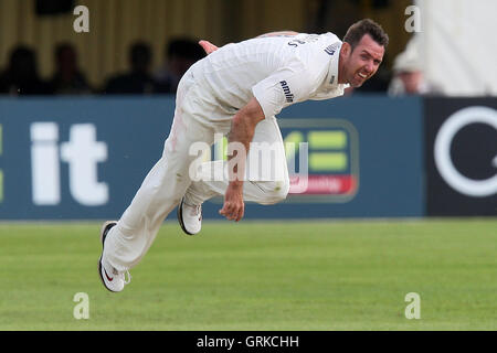 David Masters in bowling Aktion für Essex - Gloucestershire CCC Vs Essex CCC - LV County Championship Division zwei Cricket in Cheltenham Cricket Club, Princes Street, Cheltenham - 07.11.12 Stockfoto