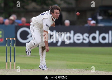 Graham Napier in bowling Aktion für Essex - LV County Championship Division zwei Cricket am Cheltenham College - 07.12.12 Stockfoto