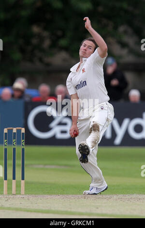 Graham Napier in bowling Aktion für Essex - LV County Championship Division zwei Cricket am Cheltenham College - 07.12.12 Stockfoto