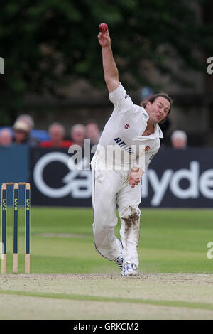 Graham Napier in bowling Aktion für Essex - LV County Championship Division zwei Cricket am Cheltenham College - 07.12.12 Stockfoto