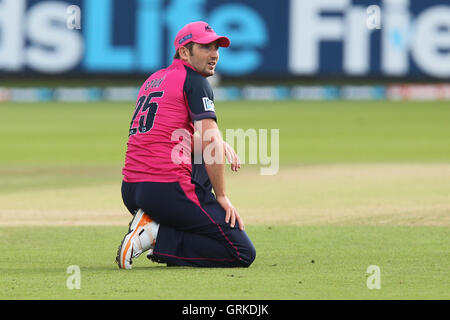 Steven Crook von Middlesex blickt auf - Essex Adler Vs Kent Spitfires - Freunde Leben T20 Cricket an der Ford County Ground, Chelmsford, Essex - 21.06.12 Stockfoto
