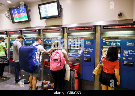 New York City, NY NYC Manhattan, Midtown, Grand Central Terminal, Bahnhof, MTA Metro-North Railroad, S-Bahn, Ticket, Verkaufsautomat, Erwachsene, adu Stockfoto