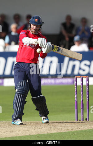 Tim Phillips trifft für Essex - Essex Adler Vs Hampshire CCC - Royal London Eintages-Cup an der Essex County Ground, Chelmsford, Essex - 13.08.14 Stockfoto