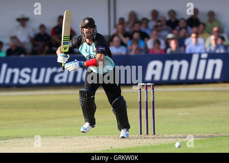 Kevin Pietersen in Aktion für Surrey - Essex Adler Vs Surrey Löwen - NatWest T20 Blast Cricket im Essex County Ground, Chelmsford - 07.04.14 zu zucken Stockfoto