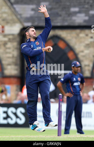 Ryan Ten Doeschate im bowling Aktion für Essex - Gloucestershire CCC Vs Essex Eagles - NatWest T20 Blast Cricket am Cheltenham College, Cheltenham, Gloucestershire - 20.07.14 Stockfoto