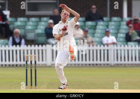 Jamie Porter in bowling Aktion für Essex - Leicestershire CCC Vs Essex CCC - LV County Championship Division zwei Cricket bei Grace Road, Leicester - 16.09.14 Stockfoto