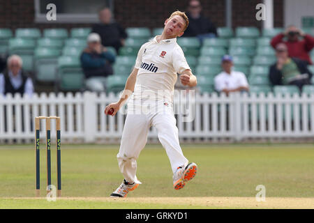 Jamie Porter in bowling Aktion für Essex - Leicestershire CCC Vs Essex CCC - LV County Championship Division zwei Cricket bei Grace Road, Leicester - 16.09.14 Stockfoto