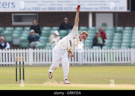 Jamie Porter in bowling Aktion für Essex - Leicestershire CCC Vs Essex CCC - LV County Championship Division zwei Cricket bei Grace Road, Leicester - 16.09.14 Stockfoto