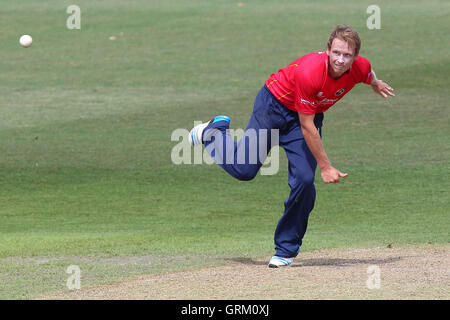 Tom Westley in bowling Aktion für Essex - Worcestershire Rapids Vs Essex Adler - Royal London Eintages-Cup in New Road, Worcester - 27.07.14 Stockfoto