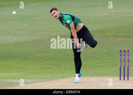 Jack Shantry in bowling Aktion für Worcestershire - Worcestershire Rapids Vs Essex Adler - Royal London One-Day-Cup bei New Road, Worcester - 27.07.14 Stockfoto