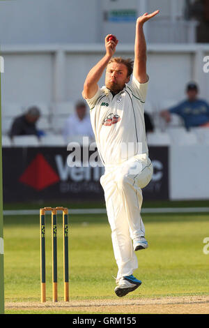 Joe Leach in bowling Aktion für Worcestershire - Worcestershire CCC Vs Essex CCC - LV County Championship Division zwei Cricket auf New Road, Worcester-18/05/14 Stockfoto