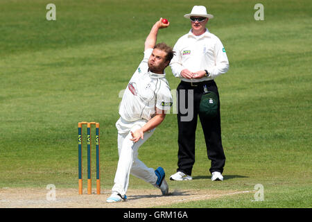 Joe Leach in Bowling Aktion für Essex - Worcestershire CCC Vs Essex CCC - LV County Championship Division zwei Cricket in New Road, Worcester - 19.05.14 Stockfoto