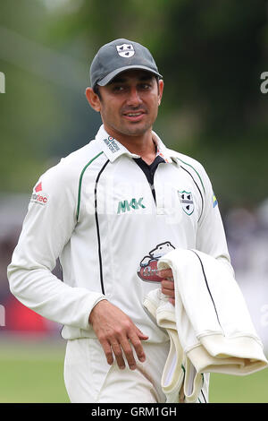 Saeed Ajmal von Worcestershire (L) verlässt das Feld mit genommen dreizehn Wickets im Match - Worcestershire CCC Vs Essex CCC - LV County Championship Division zwei Cricket in New Road, Worcester - 20.05.14 Stockfoto