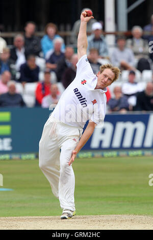 Tom Westley in bowling Aktion für Essex - Essex CCC Vs England - LV Challenge Match im Essex County Ground, Chelmsford - 07.02.13 Stockfoto