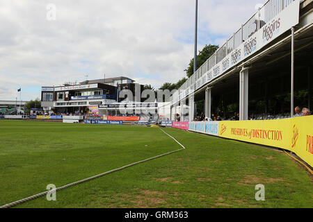 Gesamtansicht der Pavillon (L) und Tom Pearce Stand (R) im Essex County Ground - Essex CCC Vs Glamorgan CCC - LV County Championship Division zwei Cricket an der Essex County Ground, Chelmsford, Essex - 18.09.13 Stockfoto