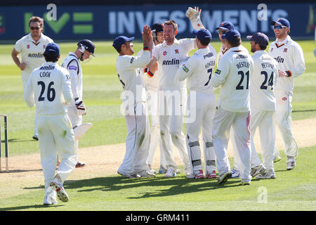 David Masters of Essex feiert das Wicket des Ex-Essex Spieler Adam Wheater - Essex CCC Vs Hampshire CCC - LV County Championship Division zwei Cricket im Essex County Ground, Chelmsford - 05.01.13 Stockfoto