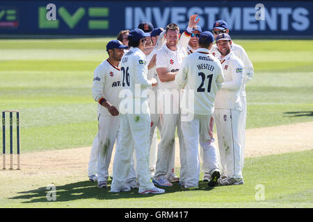 David Masters of Essex feiert das Wicket des Ex-Essex Spieler Adam Wheater - Essex CCC Vs Hampshire CCC - LV County Championship Division zwei Cricket im Essex County Ground, Chelmsford - 05.01.13 Stockfoto