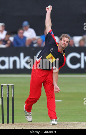 Tom Smith im bowling-Aktion für Lancashire - Essex Adler Vs Lancashire Blitz - Yorkshire Bank YB40 Cricket im Essex County Ground, Chelmsford - 16.06.13 Stockfoto