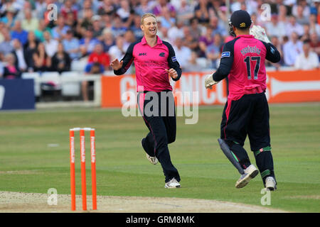 Adam Voges von Middlesex (C) feiert das Wicket Shaun Tait - Essex Adler Vs Middlesex Panthers - Freunde Leben T20 Cricket im Essex County Ground, Chelmsford - 07.12.13 Stockfoto