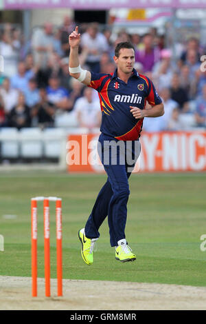 Shaun Tait von Essex feiert das Wicket Paul Stirling - Essex Adler Vs Middlesex Panthers - Freunde Leben T20 Cricket im Essex County Ground, Chelmsford - 07.12.13 Stockfoto