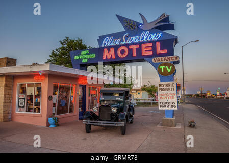 Historic Blue Swallow Motel bei Sonnenuntergang Stockfoto