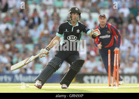 Glenn Maxwell von Surrey überlebt einen heraus laufen Versuch - Surrey Löwen Vs Essex Adler - Freunde Leben T20 Cricket am Kia Oval, Kennington, London - 15.07.13 Stockfoto