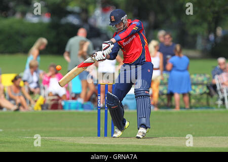 Tom Westley in Aktion für Essex - Upminster CC Vs Essex CCC - David Masters Benefizspiel Upminster Park - 09.01.13 Wimper Stockfoto