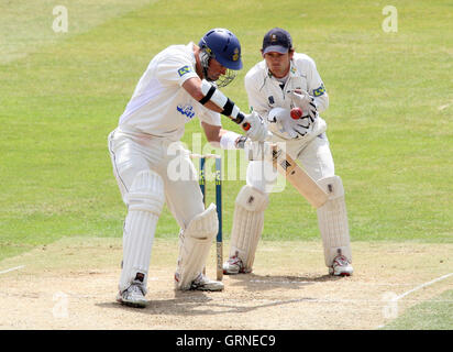 James Foster nimmt einen Haken, Stephen Stubbings von Derbs - Essex CCC Vs Derbyshire CCC - LV County Cricket Meisterschaft an Ford County Ground, Chelmsford, Essex - 30.06.08 entlassen Stockfoto