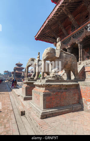 Elefanten bewachen Vishwanath Tempel am Durbar Square, Patan, Nepal Stockfoto