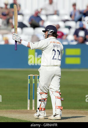 Ian Harvey von Derbyshire feiert 50 Abfahrten - Essex CCC Vs Derbyshire CCC - LV County Championship an Ford County Ground, Chelmsford, Essex - 18.04.07 Stockfoto