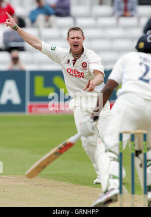 Lance Klusener von Northants appelliert erfolglos für das Wicket Essex Schlagmann Varun Chopra - Essex CCC Vs Northamptonshire CCC - LV County Championship an Ford County Ground, Chelmsford, Essex - 06.06.07 Stockfoto