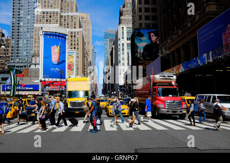 Der Blick auf Midtown Manhattan West 34th Street und 7. Avenue.New York City, USA Stockfoto