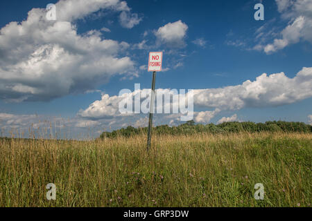 "Keine Fischerei" Zeichen in einem Feld. Stockfoto
