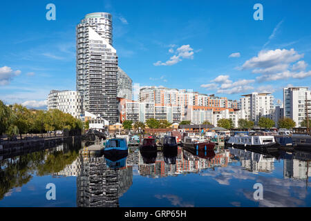 Pappel Dock Marina mit modernem Luxus Wohnungen in London England Vereinigtes Königreich UK Stockfoto