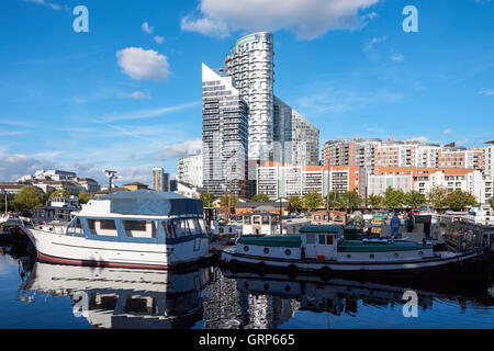 Pappel Dock Marina mit modernem Luxus Wohnungen in London England Vereinigtes Königreich UK Stockfoto