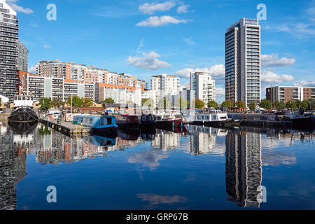 Pappel Dock Marina mit modernem Luxus Wohnungen in London England Vereinigtes Königreich UK Stockfoto