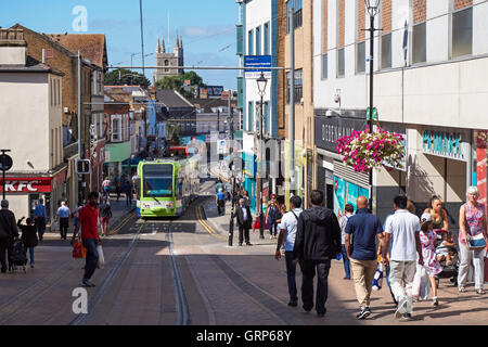 Straßenbahn in Croydon auf Church Street, London England Vereinigtes Königreich UK Stockfoto