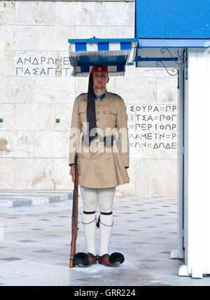 Evzone Soldat auf Wache stehen Stockfoto