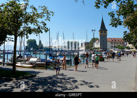 Seepromenade am Hafen und Mangturm Turm, Lindau, Schwaben, Bayern, Deutschland, Europa Stockfoto