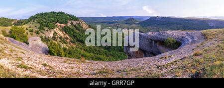 schöne Aussicht auf den Berg-Canyon. Ansicht von oben Stockfoto