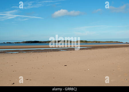Newborough Strand mit Blick in Richtung Llanddwyn Island Stockfoto